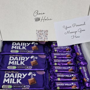 Cadbury-geschenkdoos met zuivelmelk Heerlijke chocolaatjes voor speciale momenten met gratis berichtkaart Gepersonaliseerde brievenbusmand Brits