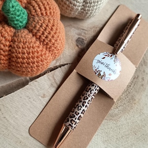 Stylo bille motif léopard vintage idée cadeau de remerciement fin d'année, maîtresse, nounou, professeur, témoin. Prêt à offrir déjà emballé