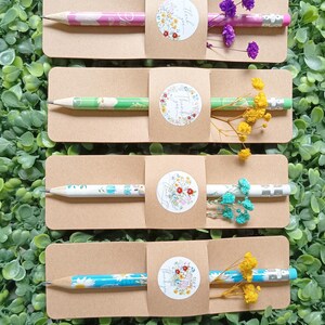 Flower-Power-Bleistift, farbenfroh, poppig, blumig, ideales Geschenk, Aufmerksamkeit, Freude am Schenken. Erhalten Sie eine positive „Sommer“-Karte als Geschenk.