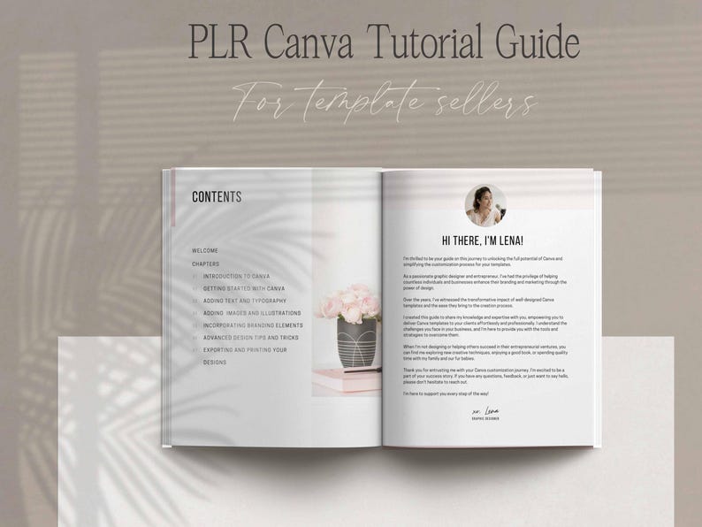 Puede incluir: Un libro abierto con el t&iacute;tulo "PLR Canva Tutorial Guide" y el subt&iacute;tulo "For template sellers". Se ve el contenido del libro, incluyendo "Contents" y "Hi there, I'm Lena!". Un jarr&oacute;n con flores est&aacute; sobre una pila de libros.