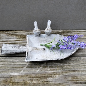 Cast Iron Bird Feeder: Rustic Farmhouse Shovel Planter