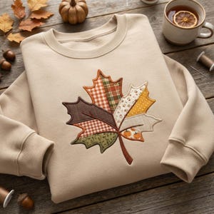 Sweat-shirt brodé de feuilles patchwork, pull ras du cou à motif de feuilles d'érable automnales, pull récolte d'automne, vêtements confortables pour Thanksgiving, cadeau d'automne pour elle