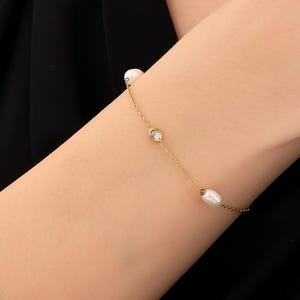 White Pearl Zircon  Pearl Bracelet, Dainty 14k Gold Bracelet, Pearl Beaded Bracelet, Simple Bracelet, Bridesmaid Gift, Mothers day Gift