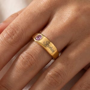 Benutzerdefinierte Name Birthstone Ring, personalisierte stapelbare Edelstein Ring, gravierte Ring für Mama, Minimalist Siegelband, Kinder Schmuck