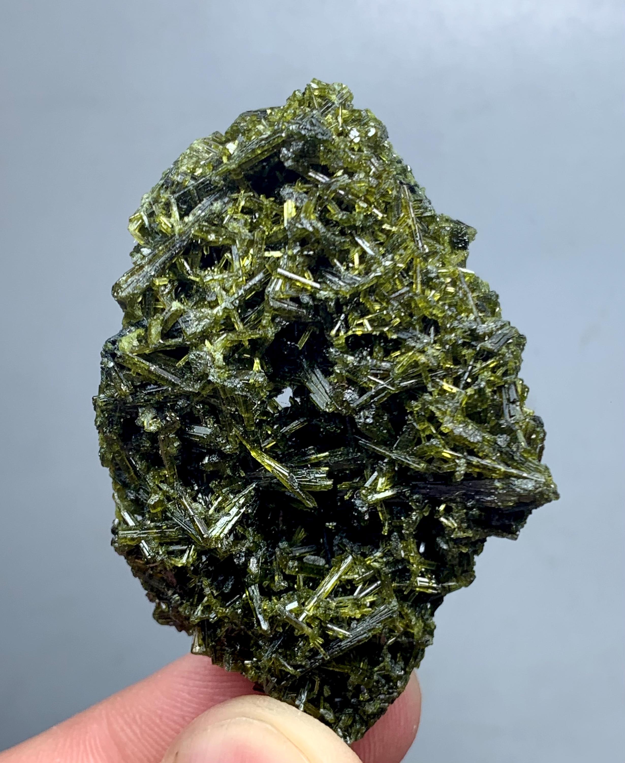 鉱物 緑簾石 原石】パキスタン産 エピドート クラスター 70g 