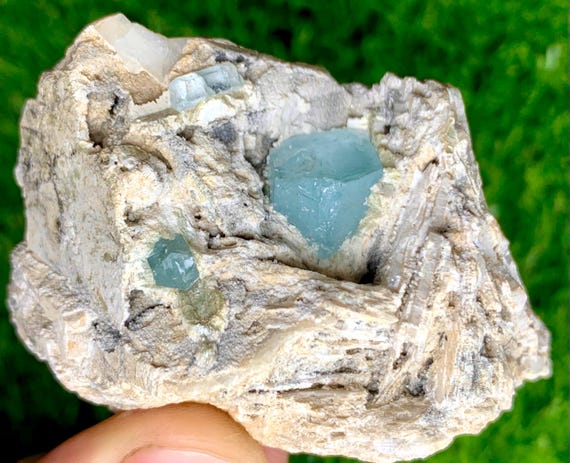 82グラムの美しいアクアマリンクリスタル（パキスタンのスカルドゥ産