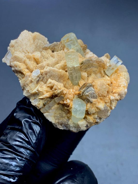 パキスタンのスカルドゥ産103グラムのアクアマリン結晶 - Etsy 日本