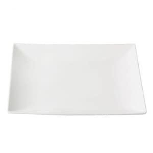 Peut inclure: Un plat de service rectangulaire blanc avec des bords légèrement incurvés.