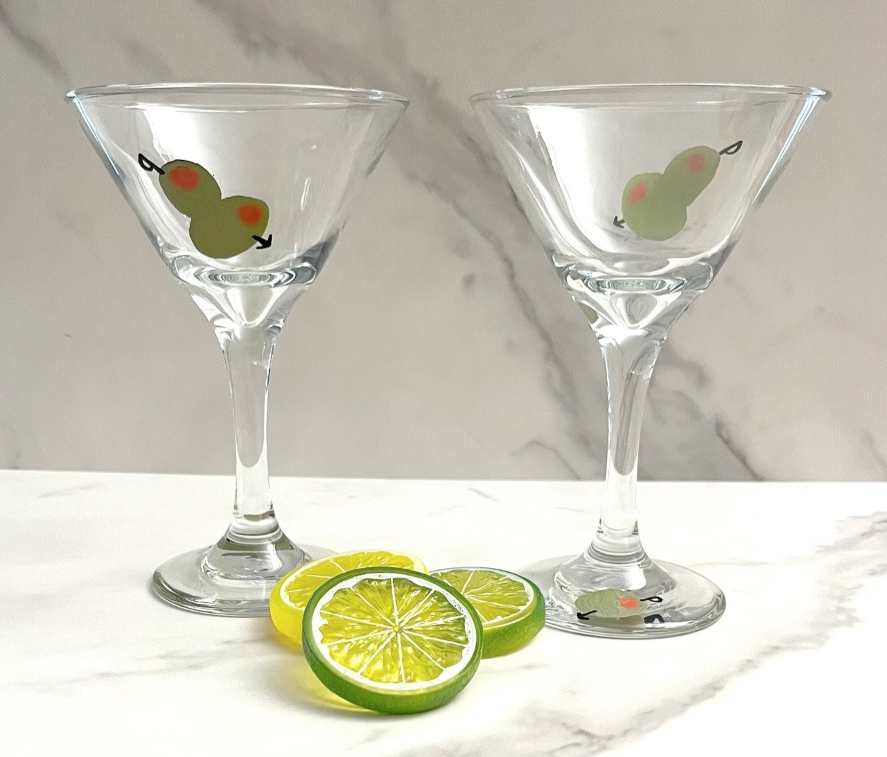 Glass Martini glasses with green olive, Seamless square pattern 9370167 PNG