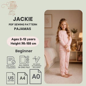 Pode incluir: Conjunto de pijama rosa com padrão floral. A imagem inclui o texto "JACKIE PDF SEWING PATTERN PAJAMAS" para idades de 2 a 12 anos, altura 98-158 cm. O padrão é para iniciantes e inclui instruções e todos os tamanhos num ficheiro.
