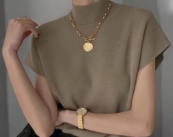 Sleeveless Knit Turtleneck Top: Elegant Minimalist Blouse