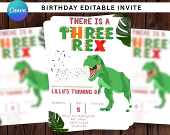 Puede incluir: Una invitación de cumpleaños con una ilustración de dinosaurio verde. El texto dice "THERE IS A THREE REX" en letras coloridas. La invitación incluye detalles de la fiesta y el texto "LILLY'S TURNING 3".