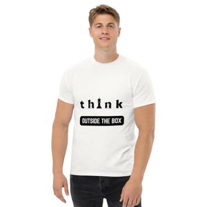 Maglietta unisex ispirata agli scacchi - Pensa fuori dagli schemi | Motivazione e strategia | Regalo originale - Regalo per lui