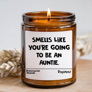 Funny Pregnancy Reveal Candle – “Smells Like You’re Going to Be an Auntie” – Soy Candle Gift for Sister, Best Friend, Aunt Announcement