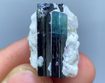 アフガニスタン鉱山産天然ブルーキャップトルマリン結晶、ブルー