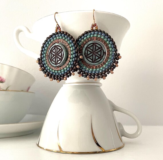 Collana perline bianche e pavè rosso con orecchini abbinati - Gioie