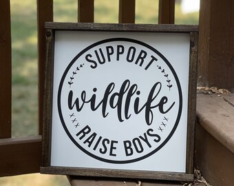 Drewniany znak „Wesprzyj Wildlife Raise Boys”, zabawny prezent dla mamy chłopca, sarkastyczny wystrój dla rodziców, dekoracja ścienna do pokoju dziecięcego, rustykalny znak „Wiejska farma”