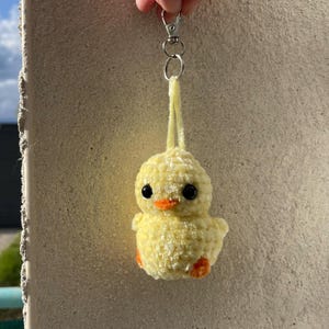 Handmade crochet chick keychain – yellow with wings, orange beak and feet