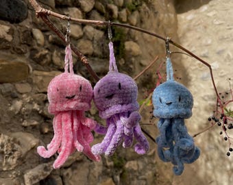 Handgemaakte gehaakte octopus sleutelhanger - Mini Amigurumi knuffel in blauw, roze of paars