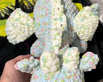 Blau der Häkeldrache