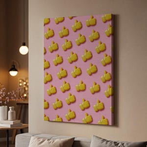 Pop Art Daumen hoch Emoji Leinwanddruck, rosa und gelb gemusterte Wandkunst, lustiges buntes Plakat, gerahmte digitale Illustration für Dekor