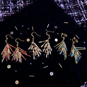 Pendientes colgantes ligeros con cuentas de fuegos artificiales / Cuentas de vidrio japonesas / Joyas de otoño / Regalo para ella