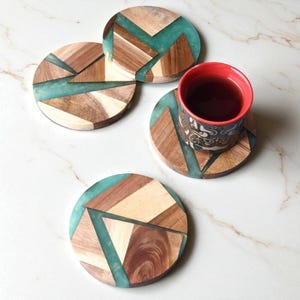 Resin Wood Coasters – Modern Geometric Drink Coasters for Coffee Table, Unique Epoxy Wood Decor, Stylish Gift for Home & Office