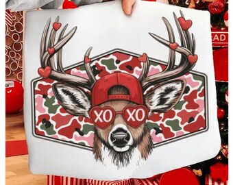 Ciervo camuflaje San Valentín PNG: Diseño de corazón de ciervo, descarga digital de San Valentín de caza, imágenes prediseñadas de sublimación