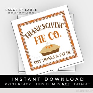 Può includere: Etichetta stampabile da 20 cm per scatole di torta del Ringraziamento. L'etichetta presenta uno sfondo a quadri marrone e arancione con una scatola di torta bianca. Il testo sull'etichetta recita "Thanksgiving Pie Co." e "Give Thanks & Eat Pie".