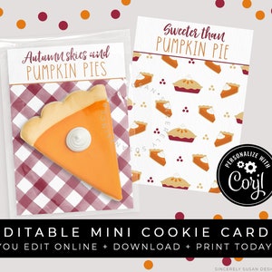 Könnte beinhalten: Bearbeitbare, druckbare Kekskarten mit einem Kürbiskuchen-Design. Die Karten haben einen karierten Hintergrund und den Text "Herbstlicher Himmel und Kürbiskuchen" und "Süßer als Kürbiskuchen".
