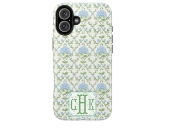 Coque monogrammée personnalisée avec imprimé treillis d'hortensias bleus, style preppy, pour iPhone 17, 16 et 15 Pro Max, motif chinoiserie chic et floral.