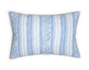 Coussin lombaire décoratif bleu et blanc à motif fougère bleue française, style chinoiserie, avec garniture, 35,5 x 51 cm (14 x 20 pouces). Idéal pour une chambre d'étudiant, une chambre à coucher ou un salon.