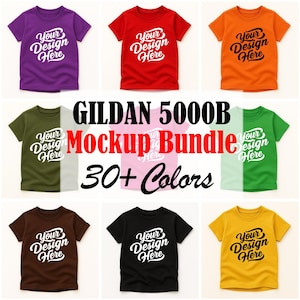 Könnte beinhalten: Ein Mockup-Bundle von Gildan 5000B T-Shirts in verschiedenen Farben, darunter Lila, Rot, Orange, Olivgrün, Braun, Schwarz und Gelb. Jedes Shirt zeigt den Text "Your Design Here" in weißer Schrift. Das Bild zeigt auch den Text "Mockup Bundle" und "30+ Colors".