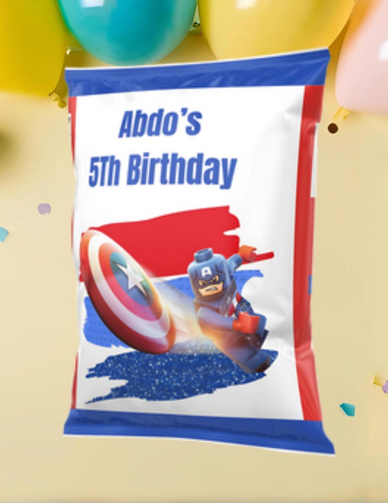 Puede incluir: Una bolsa de fiesta roja, blanca y azul con un personaje de superh&eacute;roe. La bolsa dice "Abdo's 5th Birthday".