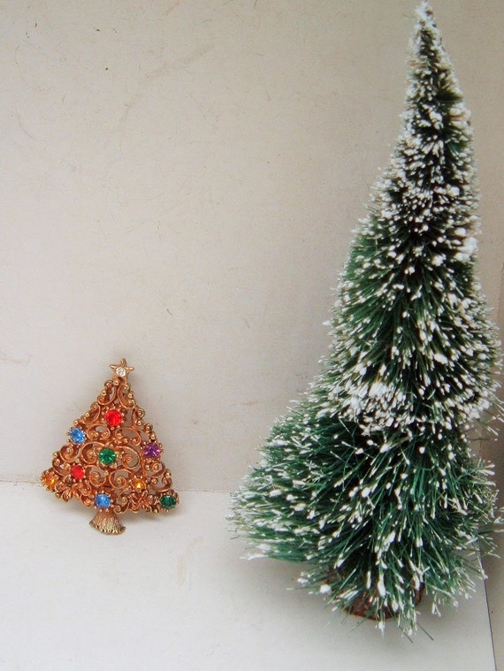 Christmas Tree Vintage Pin J.J. Collectibles  Scro