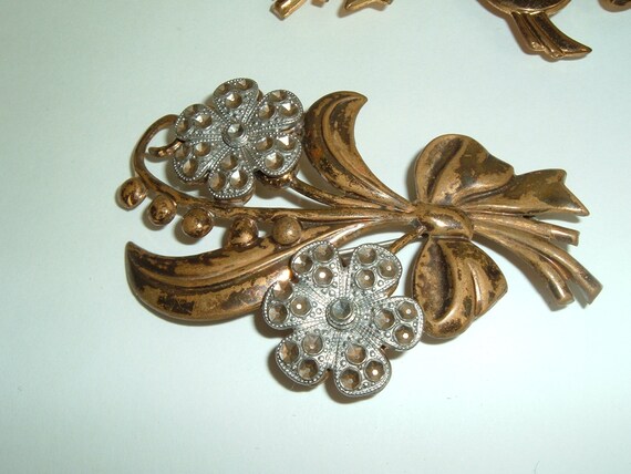 Victorian Floral Brass Metal vintage brooch lot o… - image 3