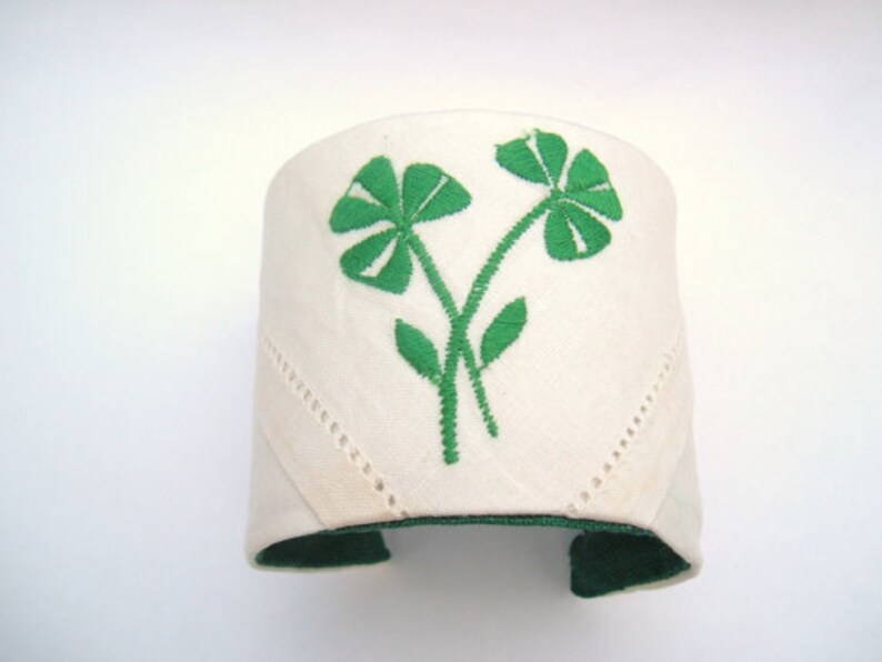 Luck O The Irish Vintage Recycled Fabric Shamrock green and white Cuff Bracelet bild 4