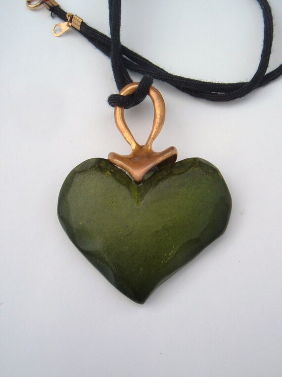 Big Green Plastic Heart Vintage Corded Necklace b… - image 4