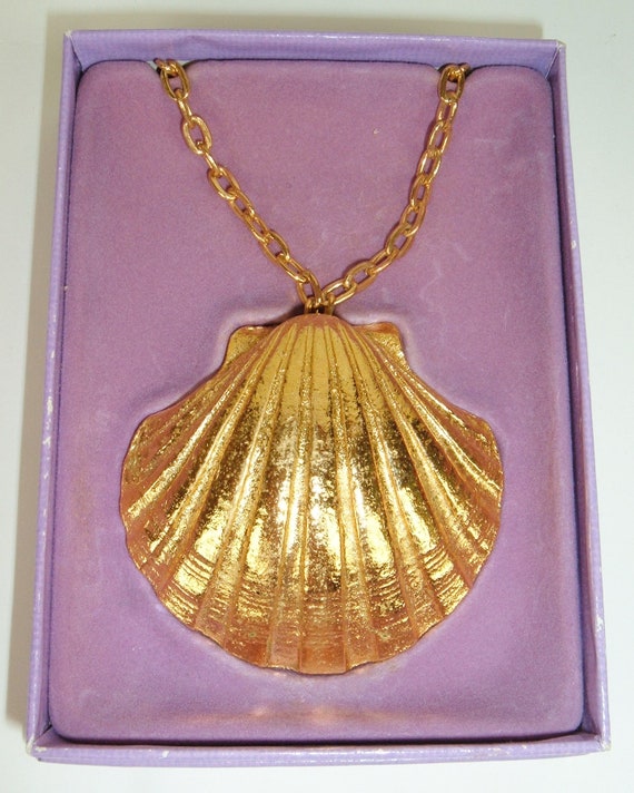Revlon Intimate Gilded Scalloped Shell Locket: Vi… - image 1