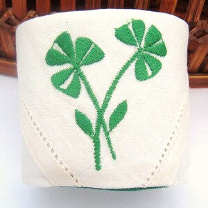 Luck O The Irish Vintage Recycled Fabric Shamrock green and white Cuff Bracelet bild 2