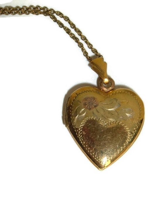 Chanel Crystal CC Pearl Heart Pendant Necklace Gold Tone 21B