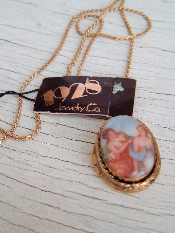 Vintage Cameo locket Necklace ,1928 Cameo Pendant,