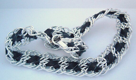 Black and Silvertone metal link vintage necklace - image 4