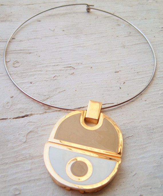 Max Factor Mod Vintage Perfume Locket Aquarius Gol Gem Max Factor Mod Vintage Perfume Locket Aquarius Gol Gem