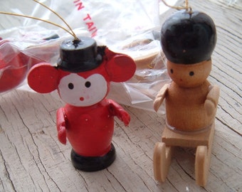 Vintage Lot Monkeys Toboggan Sled riders made in Taiwan wood Christmas Ornaments 4 pcs new old stock