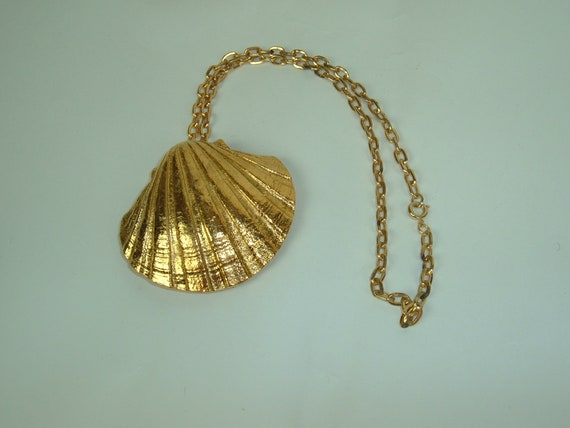 Revlon Intimate Gilded Scalloped Shell Locket: Vi… - image 3