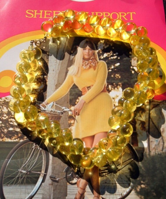 Mellow Yellow plastic bubble vintage necklace ret… - image 4