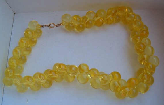 Mellow Yellow plastic bubble vintage necklace ret… - image 5