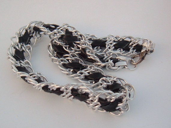 Black and Silvertone metal link vintage necklace - image 5