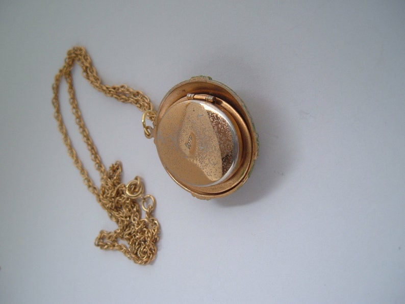 Cameo Pendant,Cameo Locket jewelry,Vintage locket,Victorian cameo locket,green patina Vintage Upcycle,Coro Cameo locket Necklace